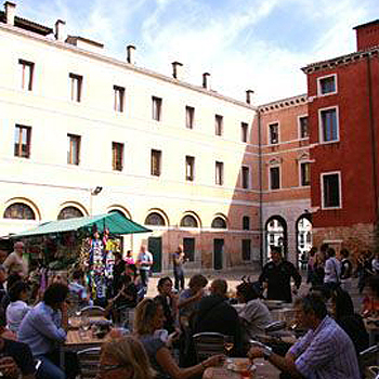 Muro_Rialto_Venice_01.jpg