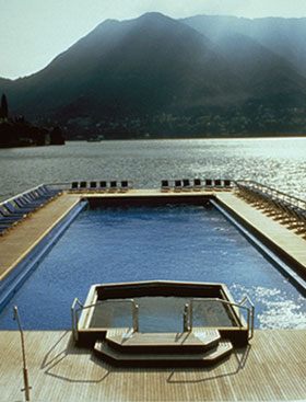 lagocomolakefloating.jpg