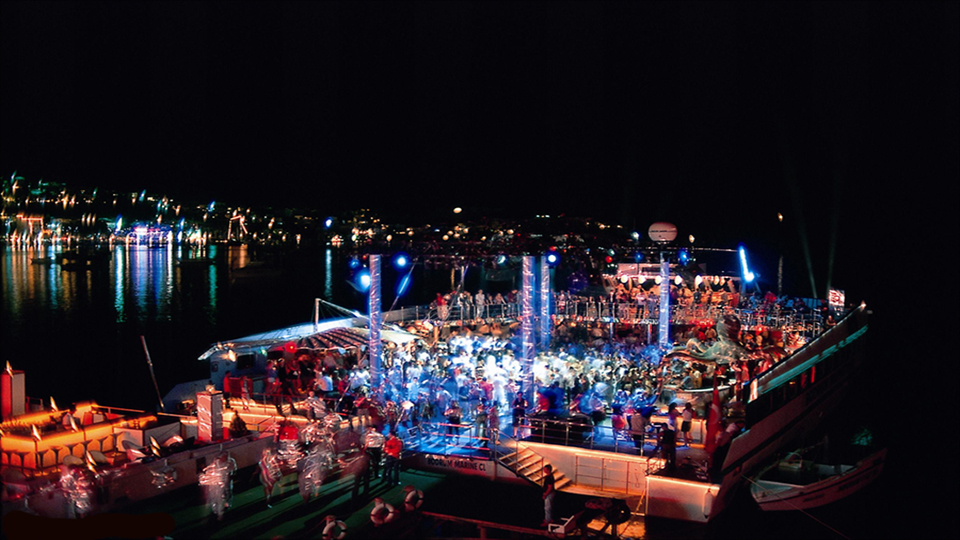 catamaran night club